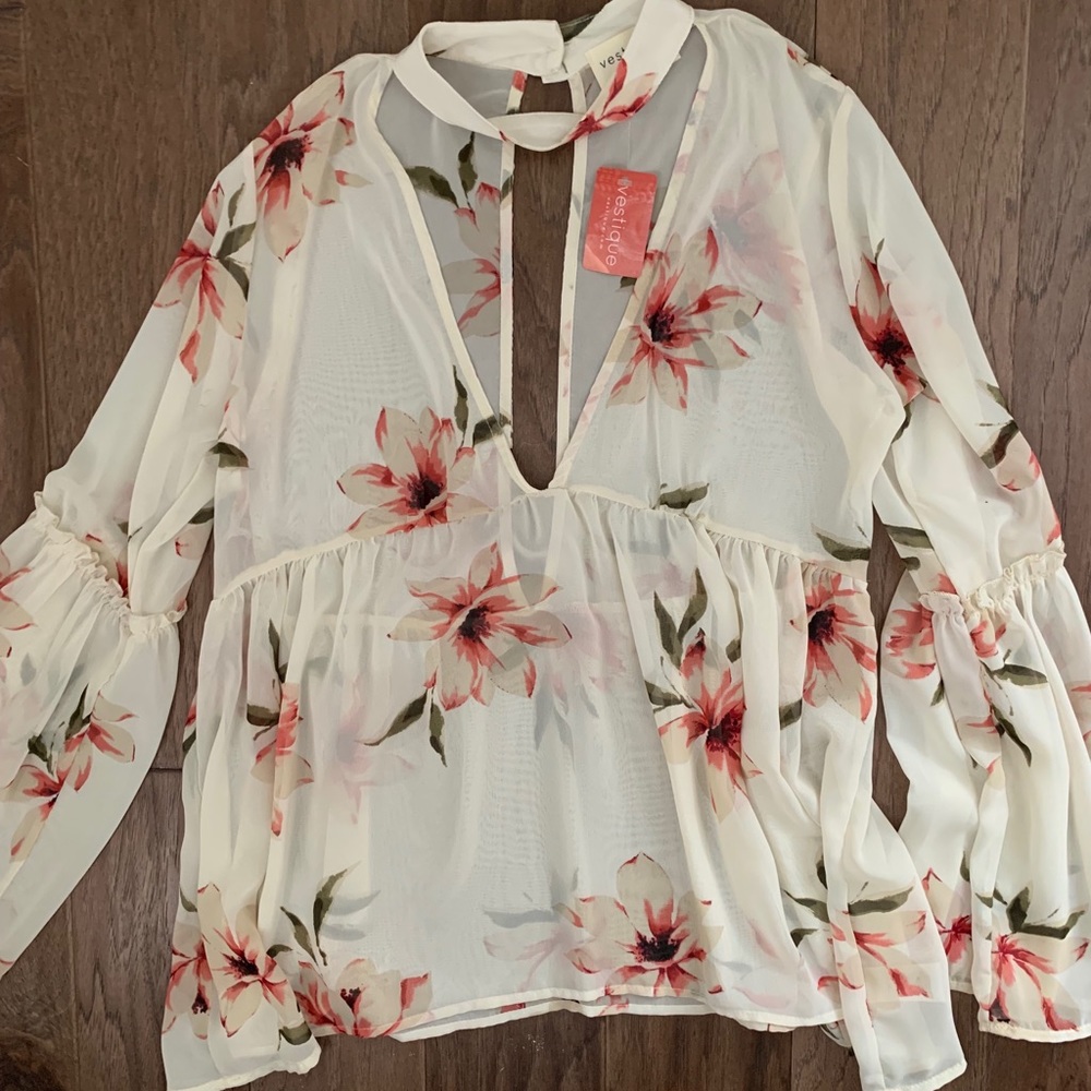 Vestique Floral Top